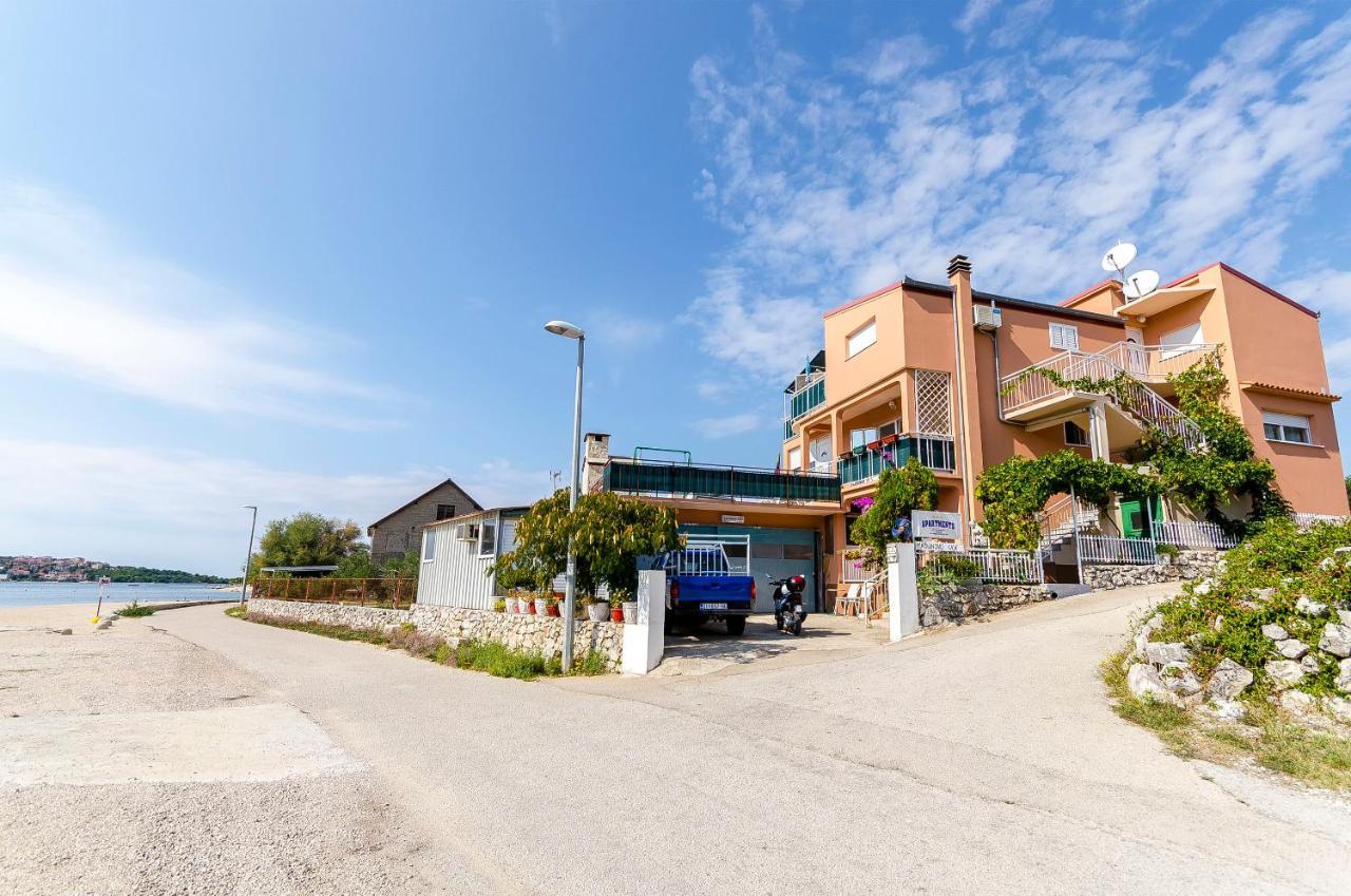 Apartments Nada Рогозница Экстерьер фото